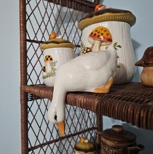 Vintage Ceramic Glazed Peeking Goose Leaning Over Shelf Sitter Figurine Cottage